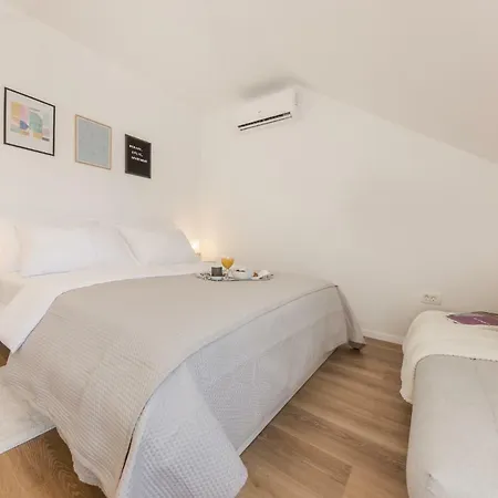 아파트 Enjoy Split, New In The Center With A Private Garden 스플리트