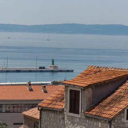 Апартаменты Enjoy Split, New In The Center With A Private Garden