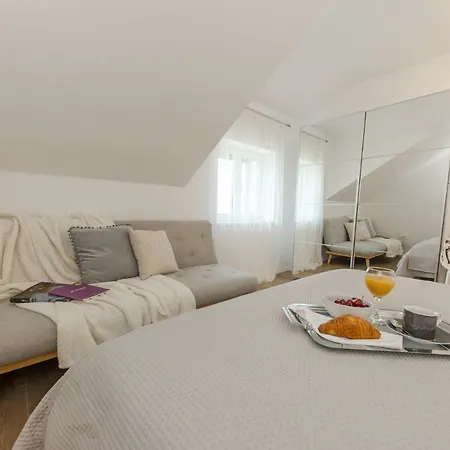 Enjoy Split, New In The Center With A Private Garden Apartment