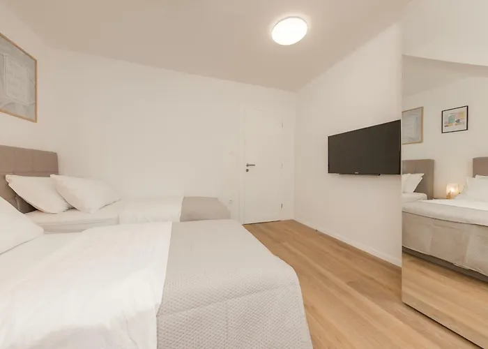 Enjoy Split, New In The Center With A Private Garden Apartamento