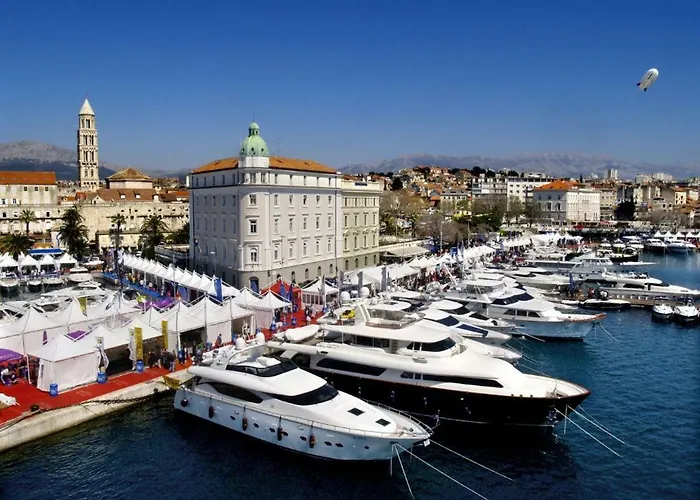 Enjoy Split, New In The Center With A Private Garden Apartamento