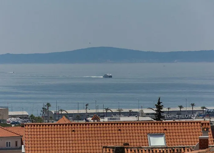 Enjoy Split, New In The Center With A Private Garden Apartamento Split