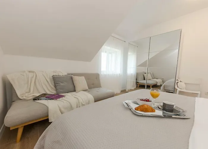 Enjoy Split, New In The Center With A Private Garden Apartamento