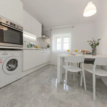 Lejlighed Enjoy Split, New In The Center With A Private Garden *